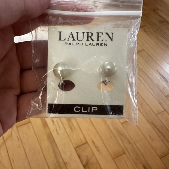 Ralph Lauren pearl earrings. - Picture 4 of 4